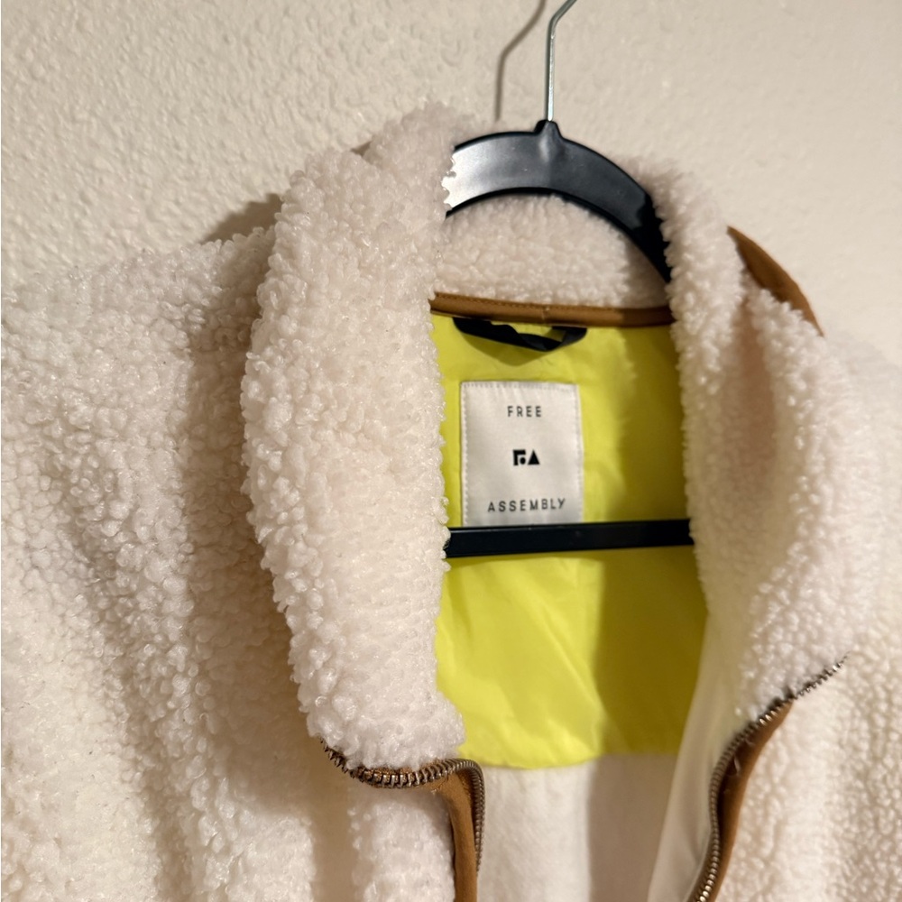 Elegant Cream Teddy Jacket with Brown Trim - Picture 3 of 6